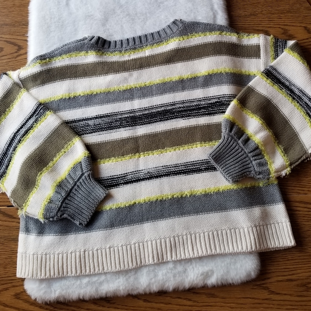 Striped Women's Sweater - Picture 13 of 14